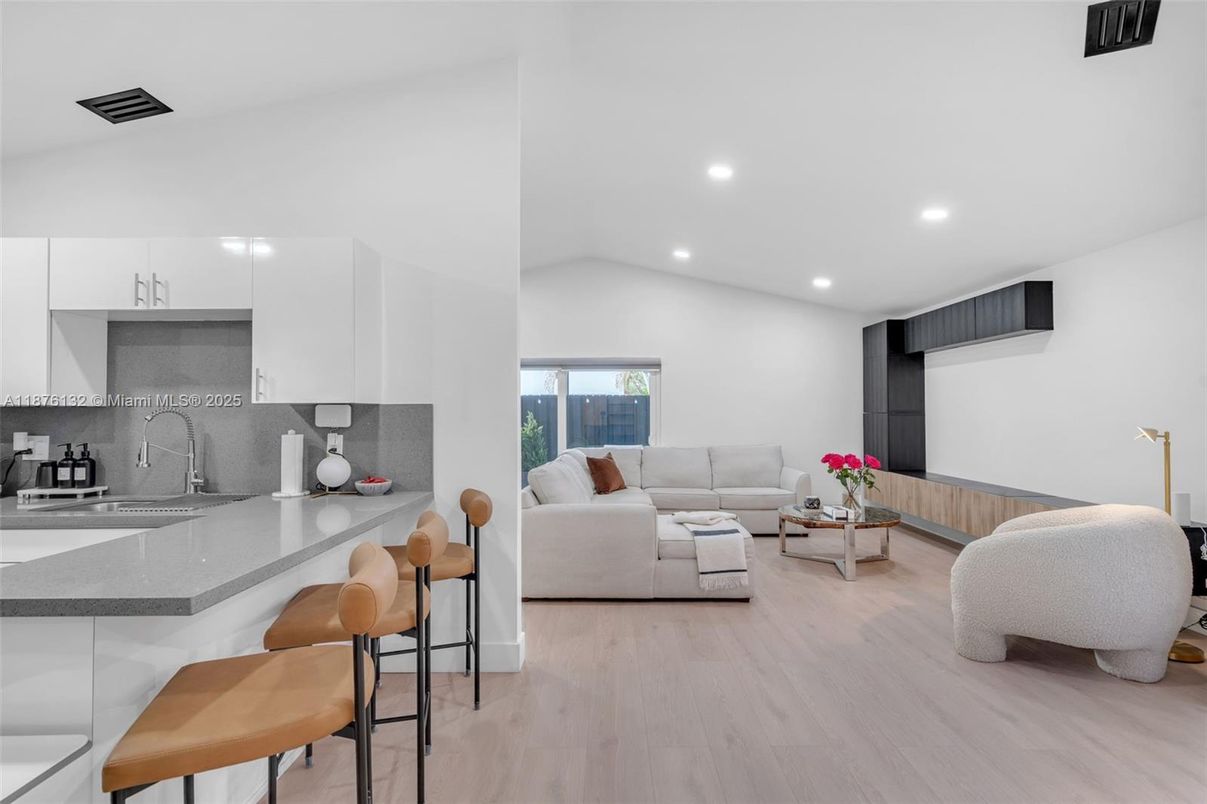 Interior, Kitchen, Living room, Recessed Lighting, Wood Texture Flooring
