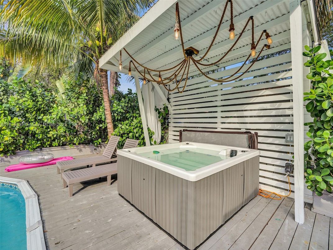 Exterior, Hot Tub