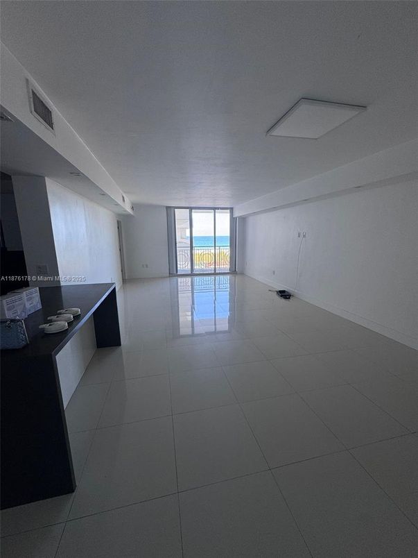 Empty room, Interior, Water