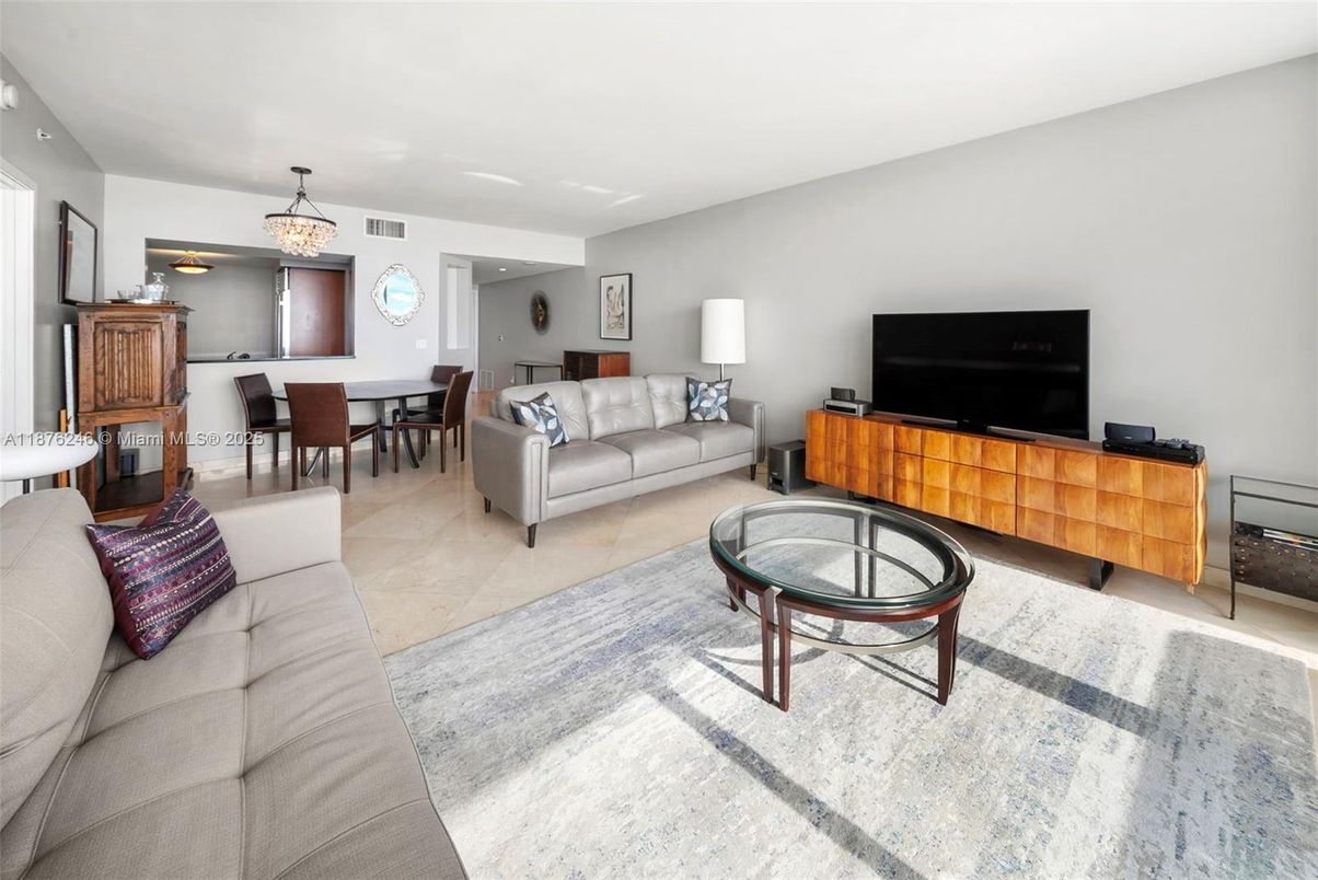 Chandelier, Dining room, Interior, Living room