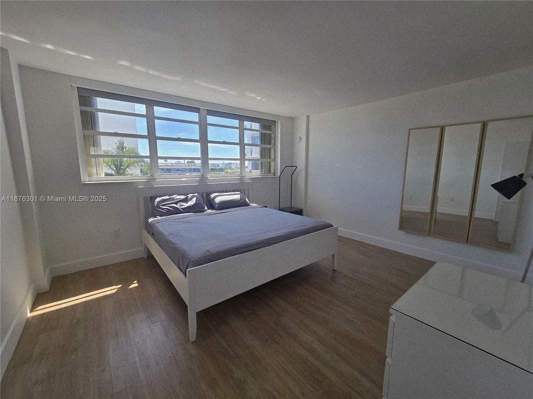 Bedroom, Interior, Water, Wood Texture Flooring
