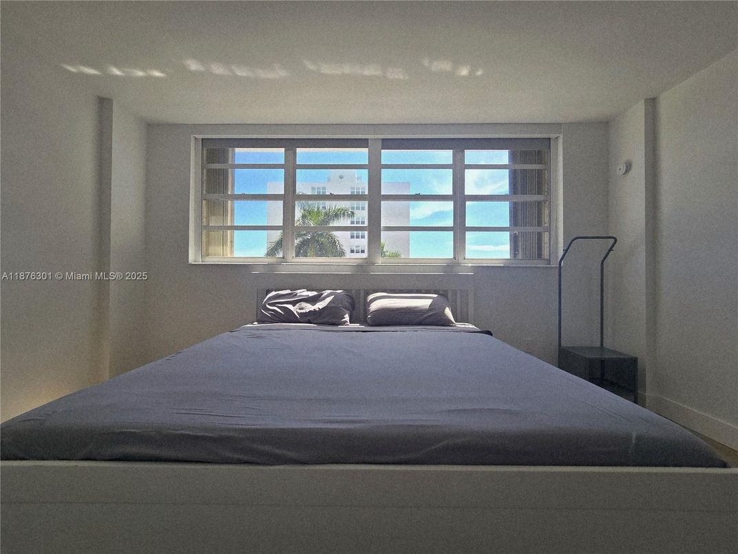 Bedroom, Interior, Water