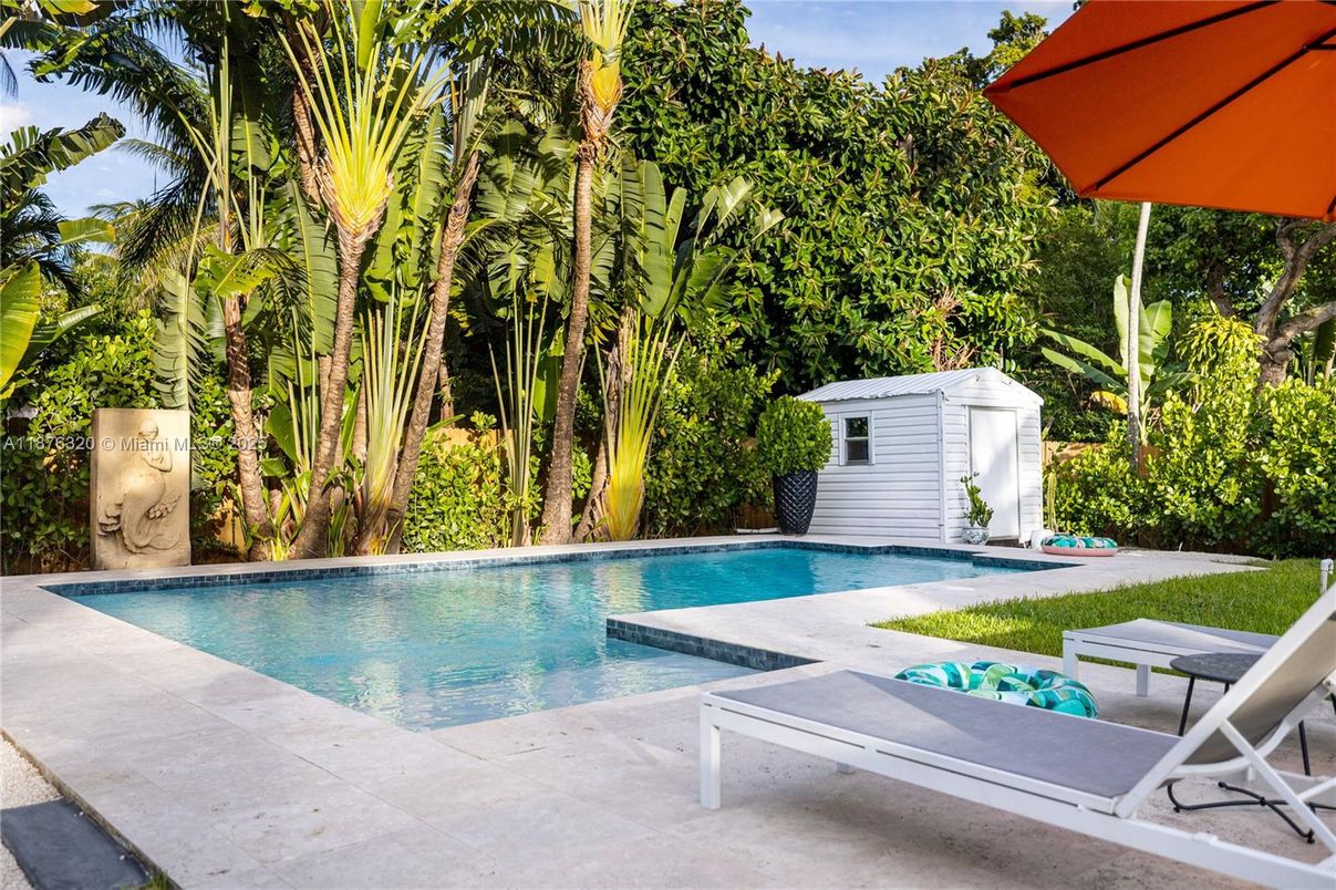 Exterior, Pool