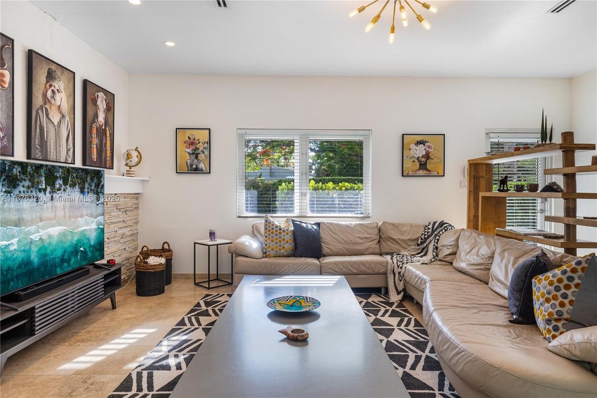 Fireplace, Interior, Living room, Pendant Lights, Recessed Lighting
