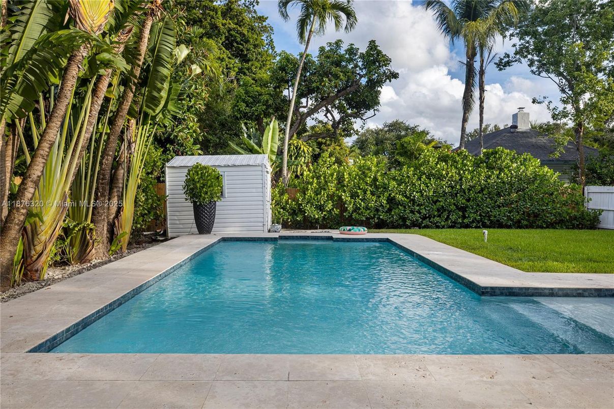 Exterior, Pool