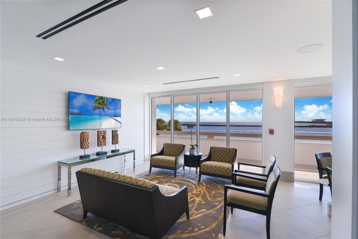Interior, Living room, Recessed Lighting, Water