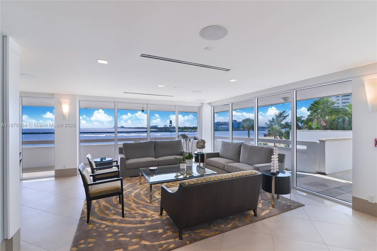 Interior, Living room, Recessed Lighting, Water