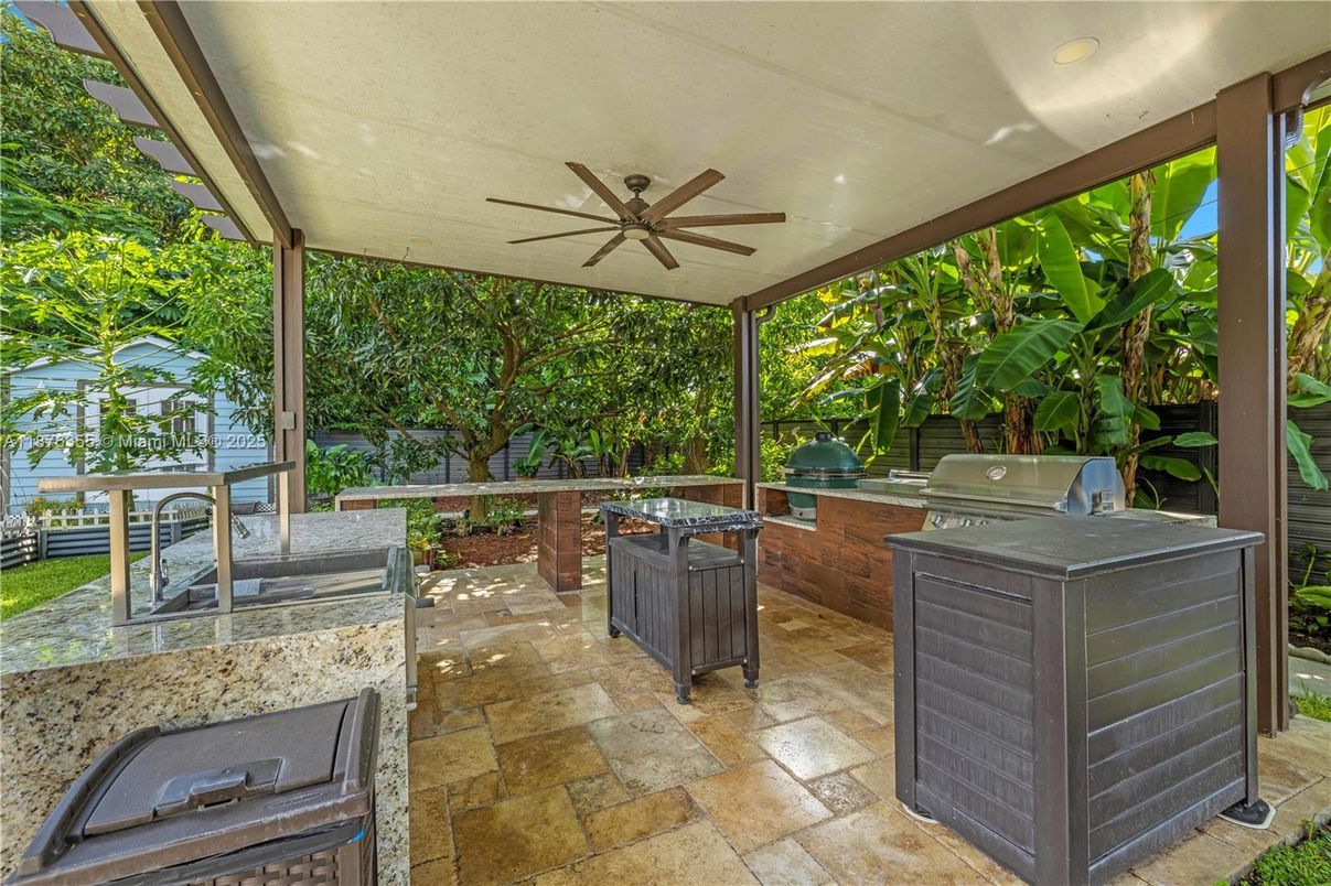 Exterior, Outdoor Kitchen