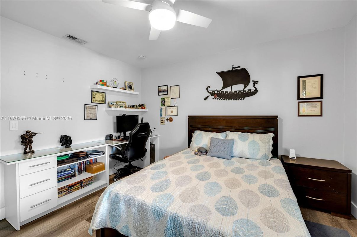 Bedroom, Home Office, Interior, Wood Texture Flooring