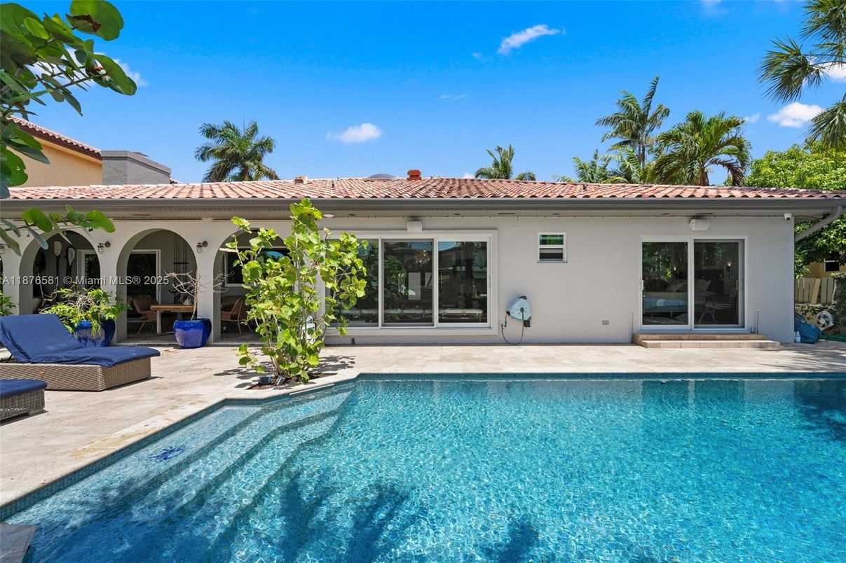 Exterior, Pool