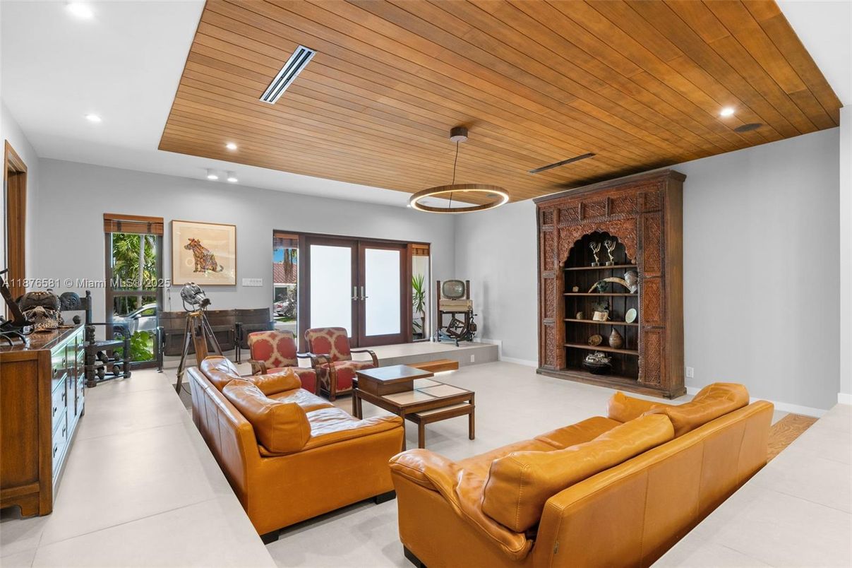 Interior, Living room, Pendant Lights, Recessed Lighting, Wooden Ceilings