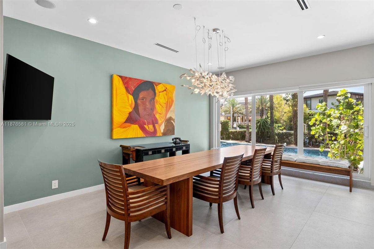 Dining room, Interior, Pendant Lights, Recessed Lighting