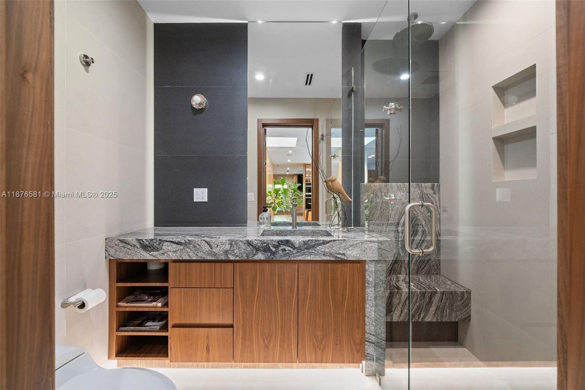 Bathroom, Interior, Recessed Lighting
