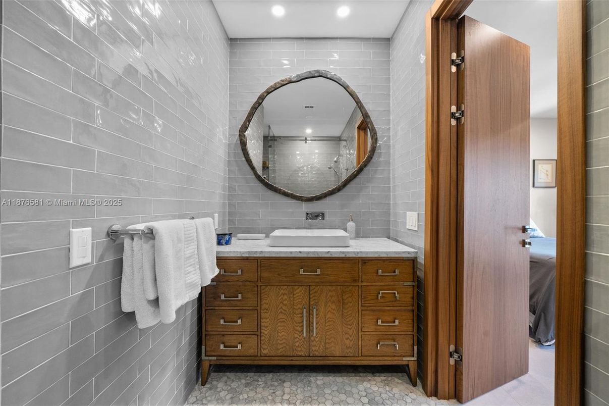 Bathroom, Interior, Recessed Lighting