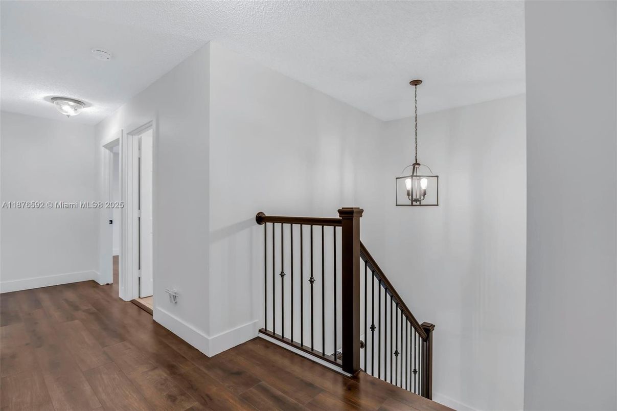 Interior, Pendant Lights, Wood Texture Flooring