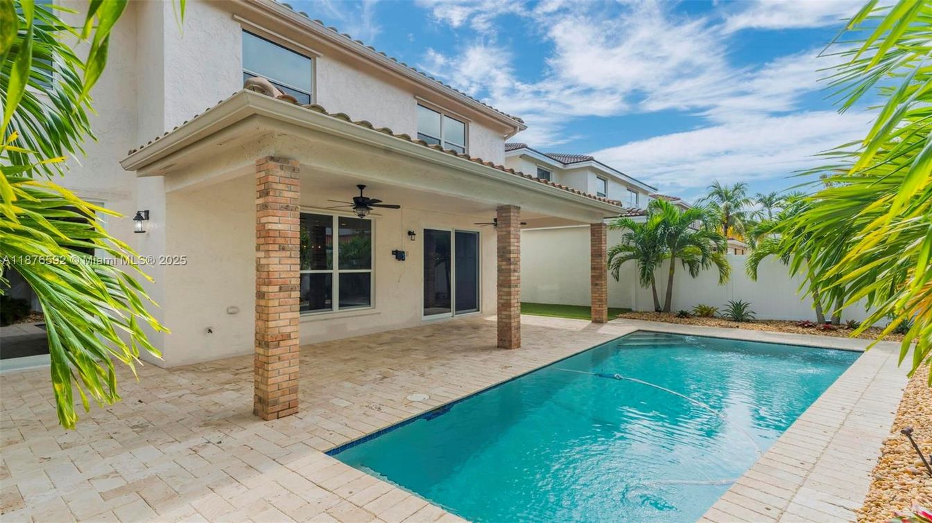 Exterior, Pool