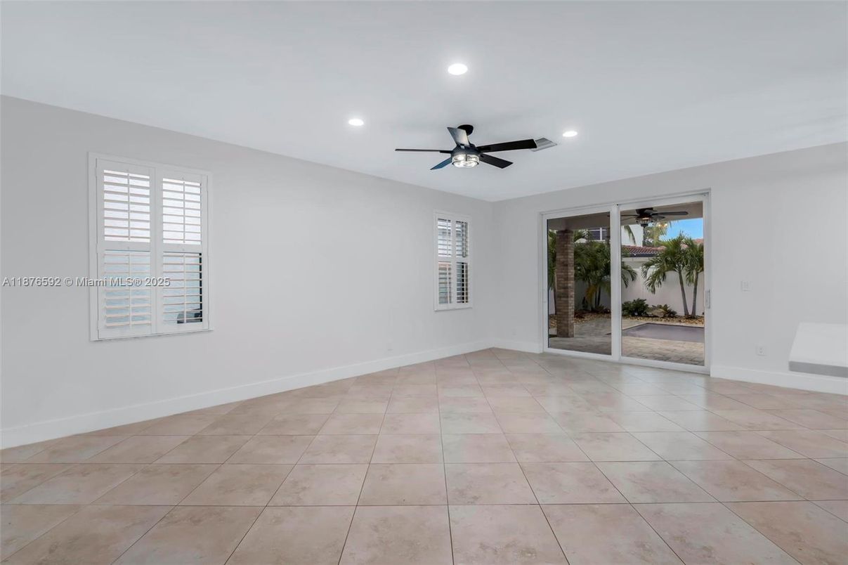 Empty room, Interior, Recessed Lighting
