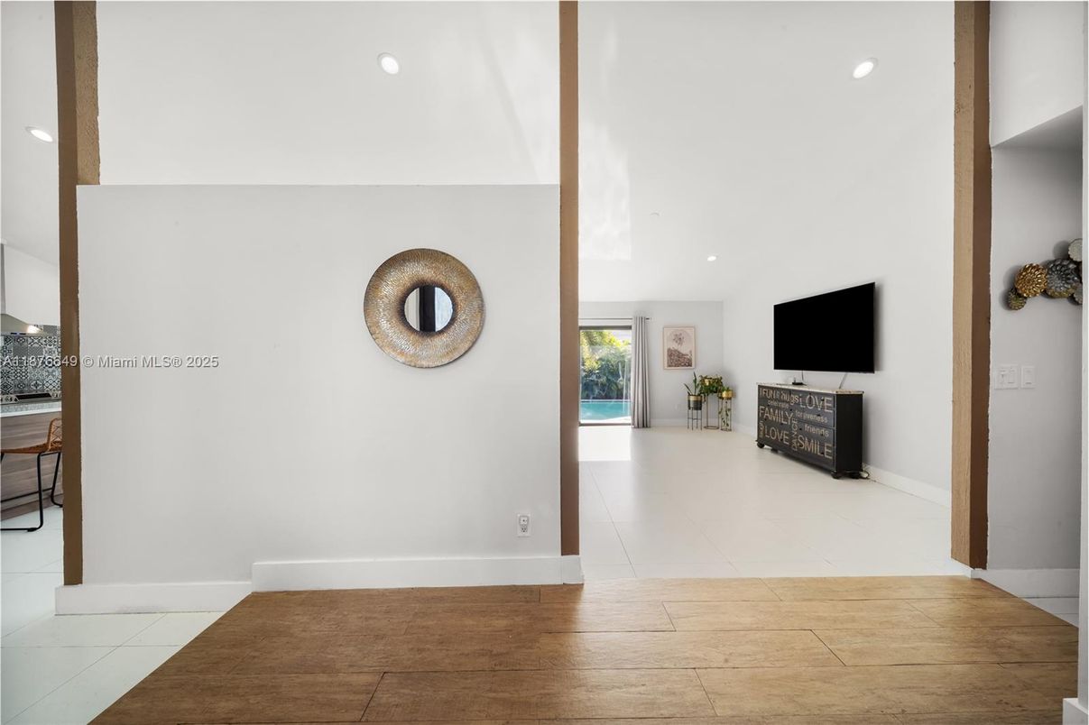Interior, Recessed Lighting, Wood Texture Flooring