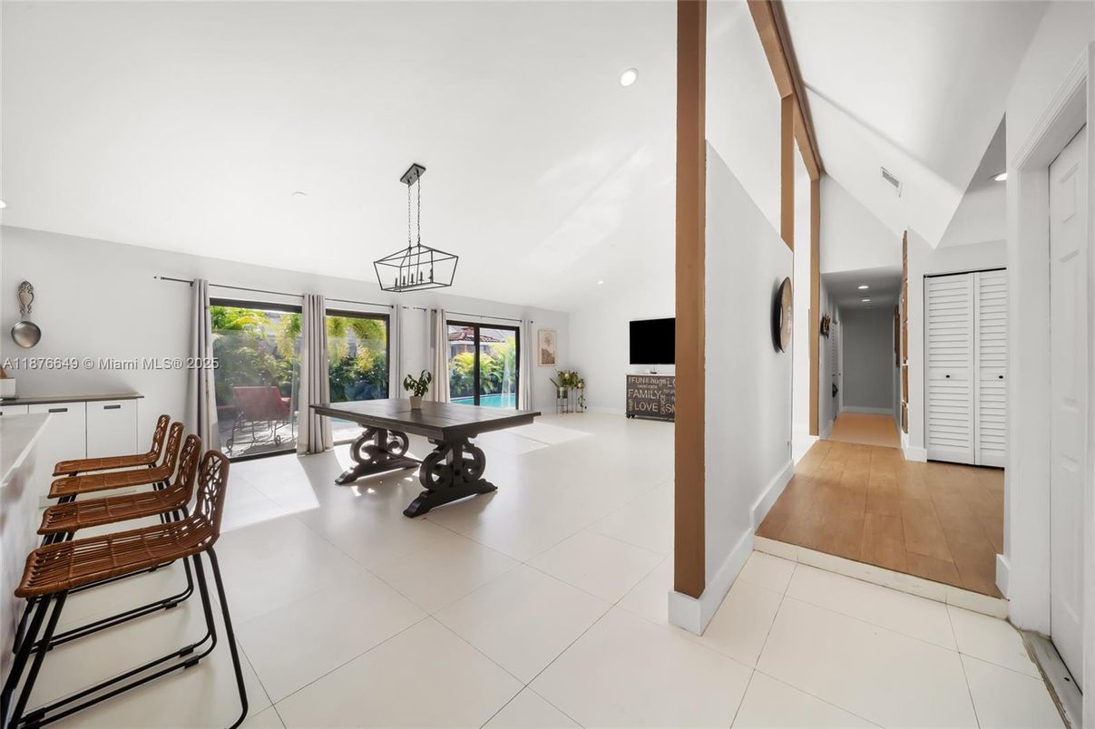 Interior, Pendant Lights, Recessed Lighting, Wood Texture Flooring