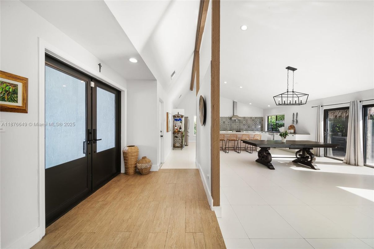 Dining room, Interior, Kitchen, Pendant Lights, Recessed Lighting, Wood Texture Flooring