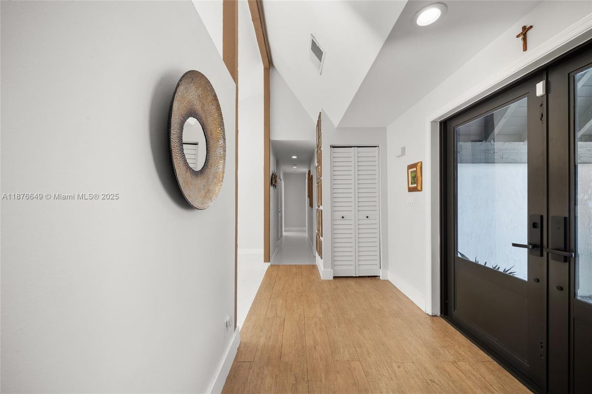 Interior, Recessed Lighting, Wood Texture Flooring