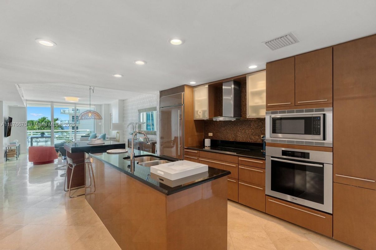 Dining room, Interior, Kitchen, Living room, Pendant Lights, Recessed Lighting, Stainless Steel Appliances