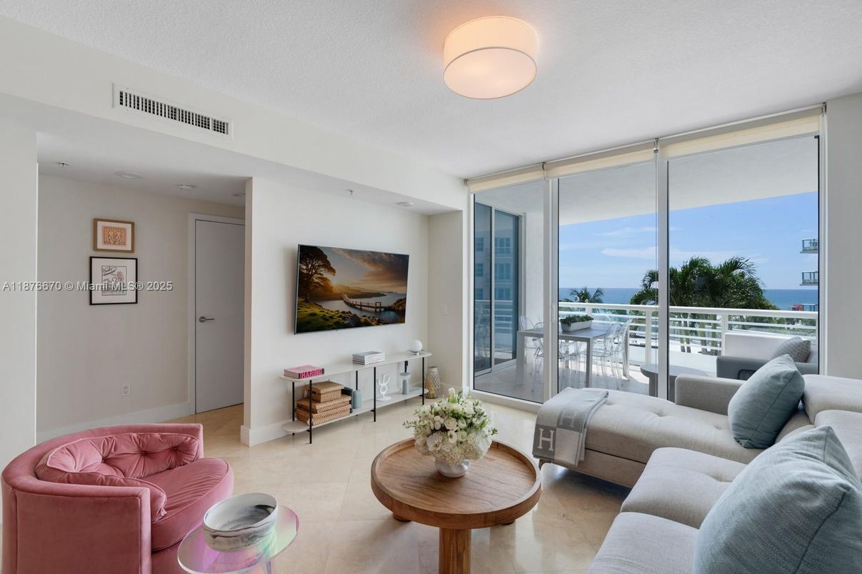 Interior, Living room, Water