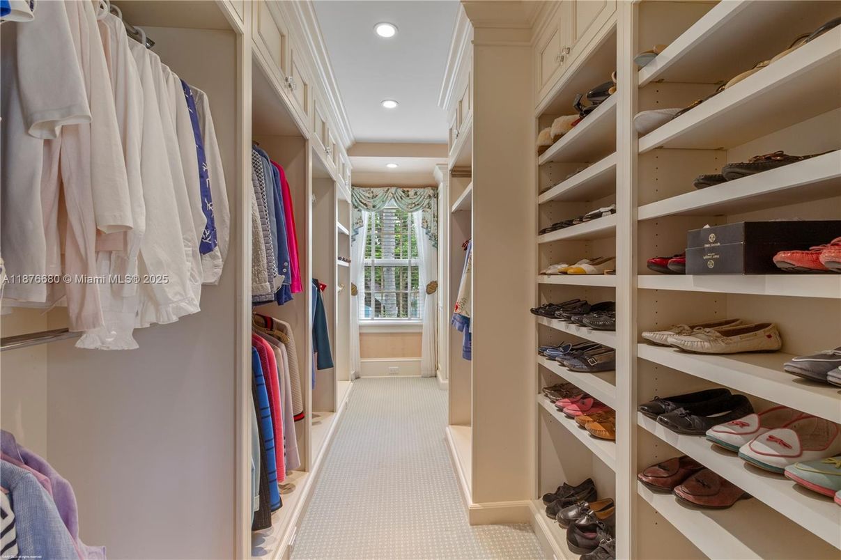 Interior, Recessed Lighting, Walk-in Closets