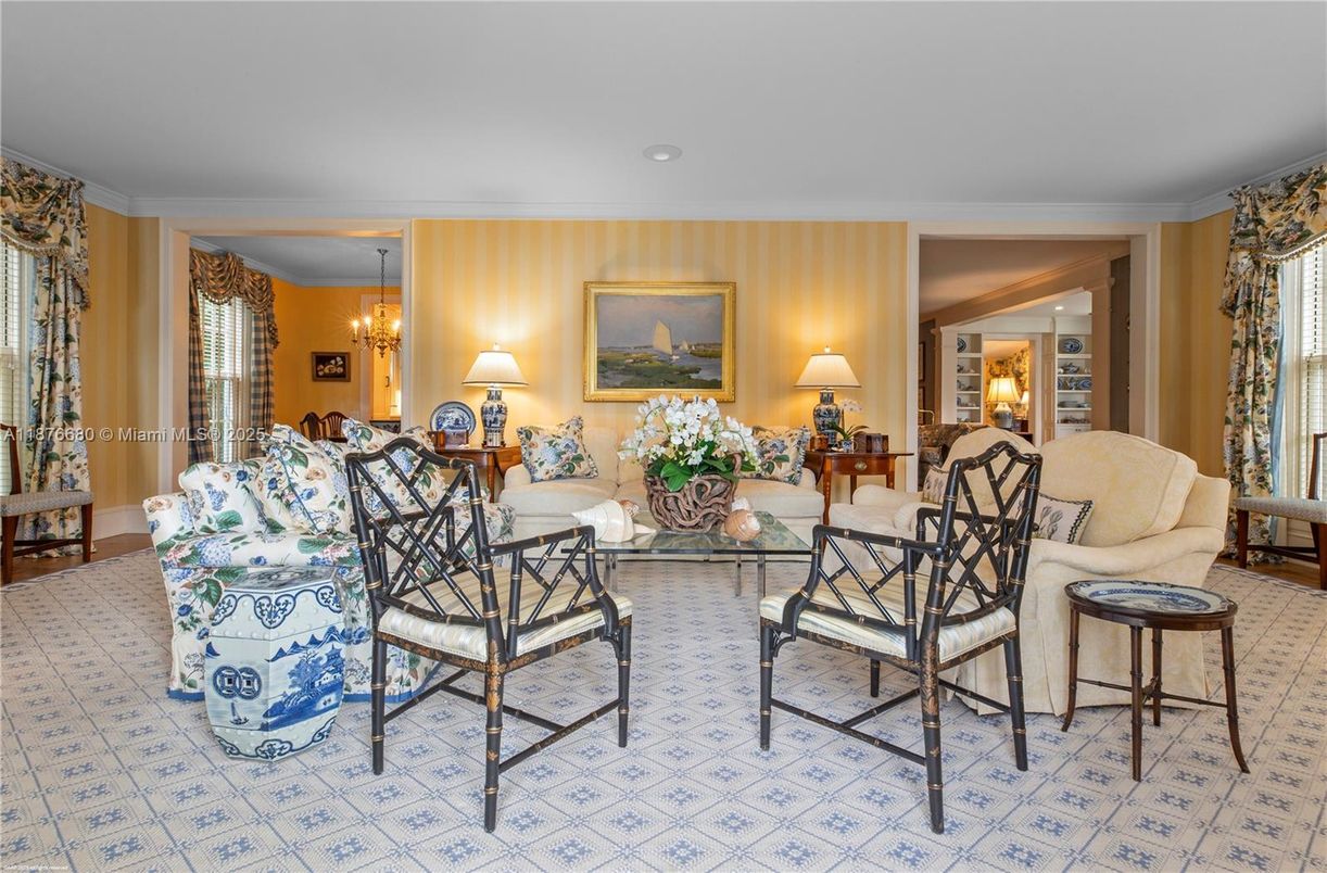 Chandelier, Dining room, Interior, Living room, Recessed Lighting