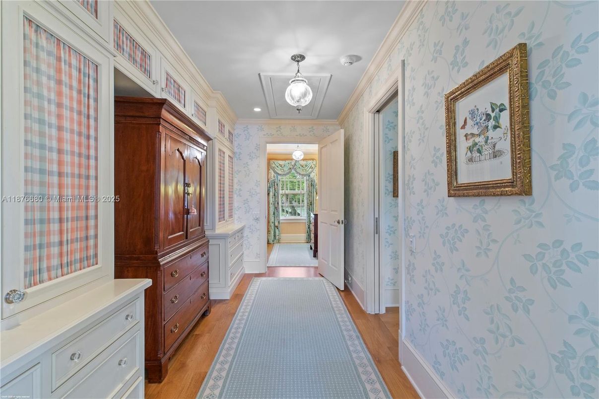 Interior, Pendant Lights, Recessed Lighting, Wood Texture Flooring