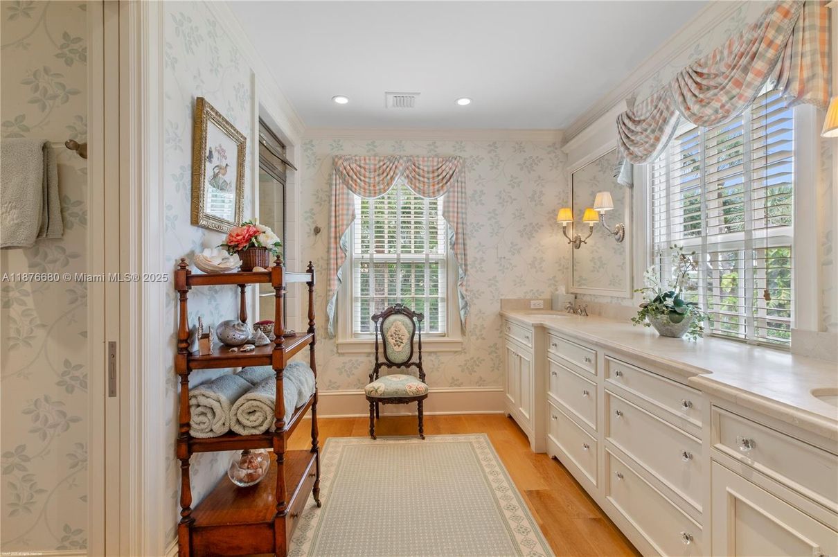 Bathroom, Interior, Recessed Lighting, Wood Texture Flooring