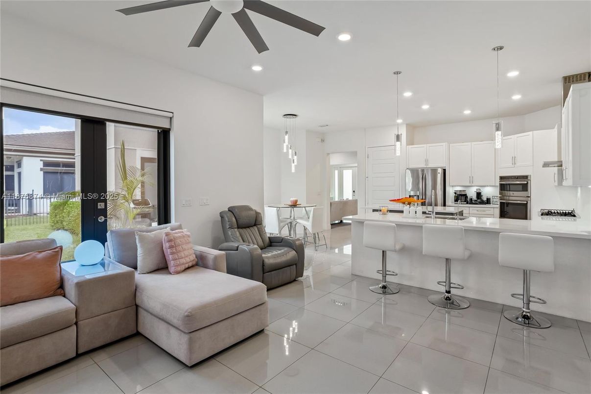 Dining room, Interior, Kitchen, Living room, Pendant Lights, Recessed Lighting, Stainless Steel Appliances