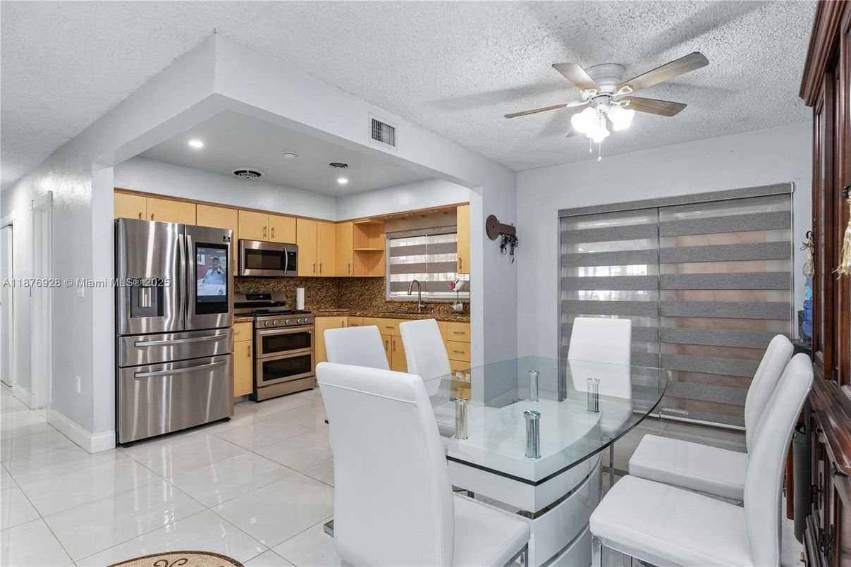 Dining room, Interior, Kitchen, Recessed Lighting, Stainless Steel Appliances