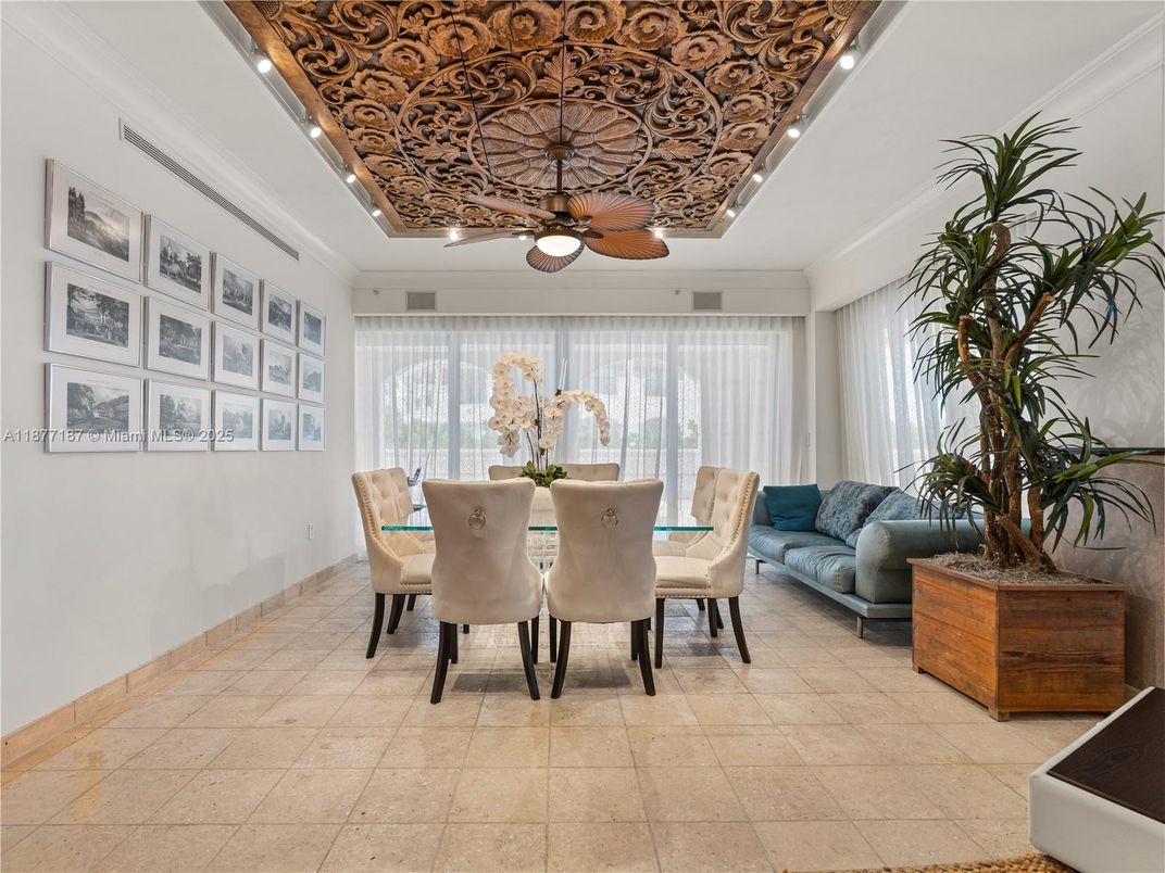 Dining room, Interior, Recessed Lighting