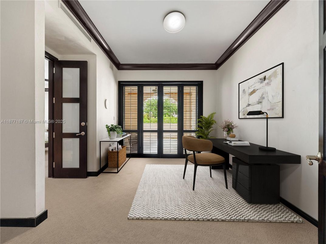 Home Office, Interior