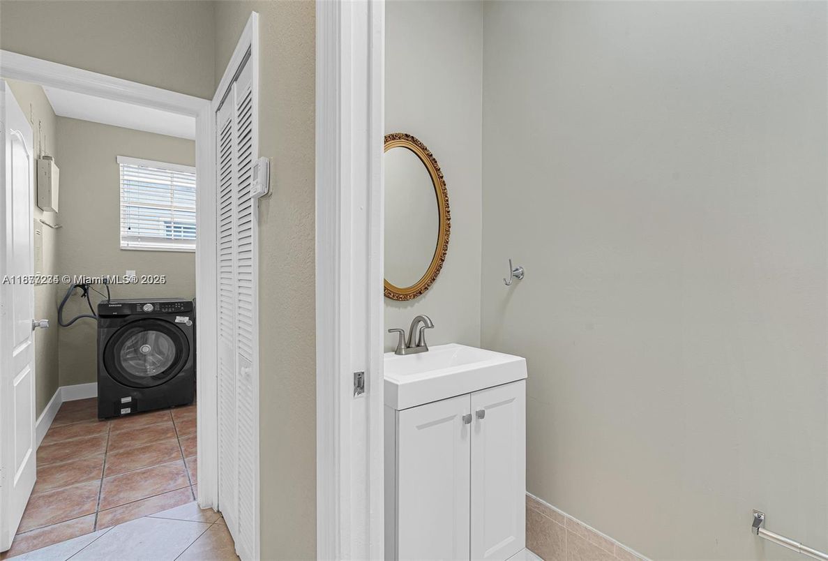 Bathroom, Interior, Utility Closets, Washer