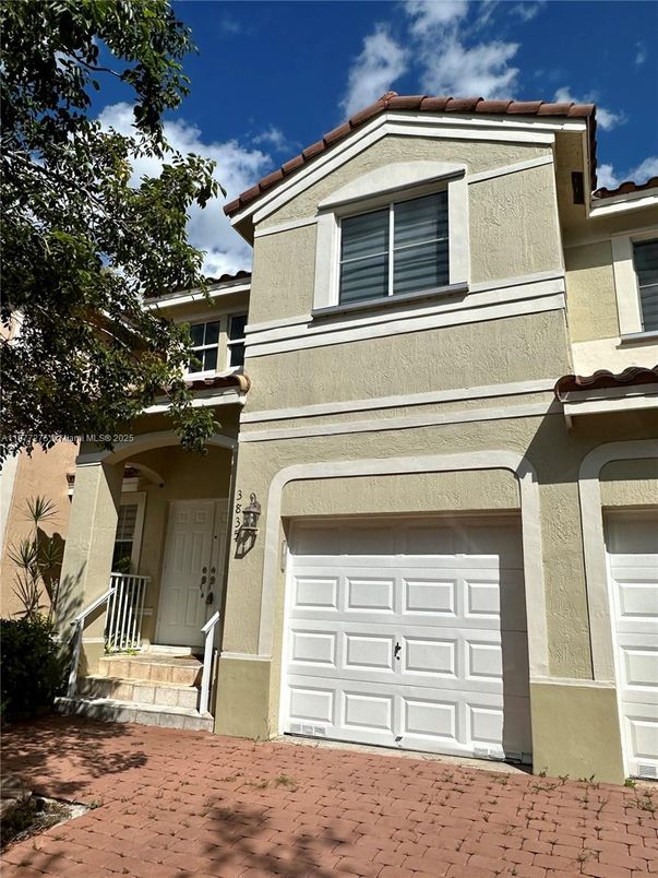 Attached, Exterior, Facade, Mediterranean