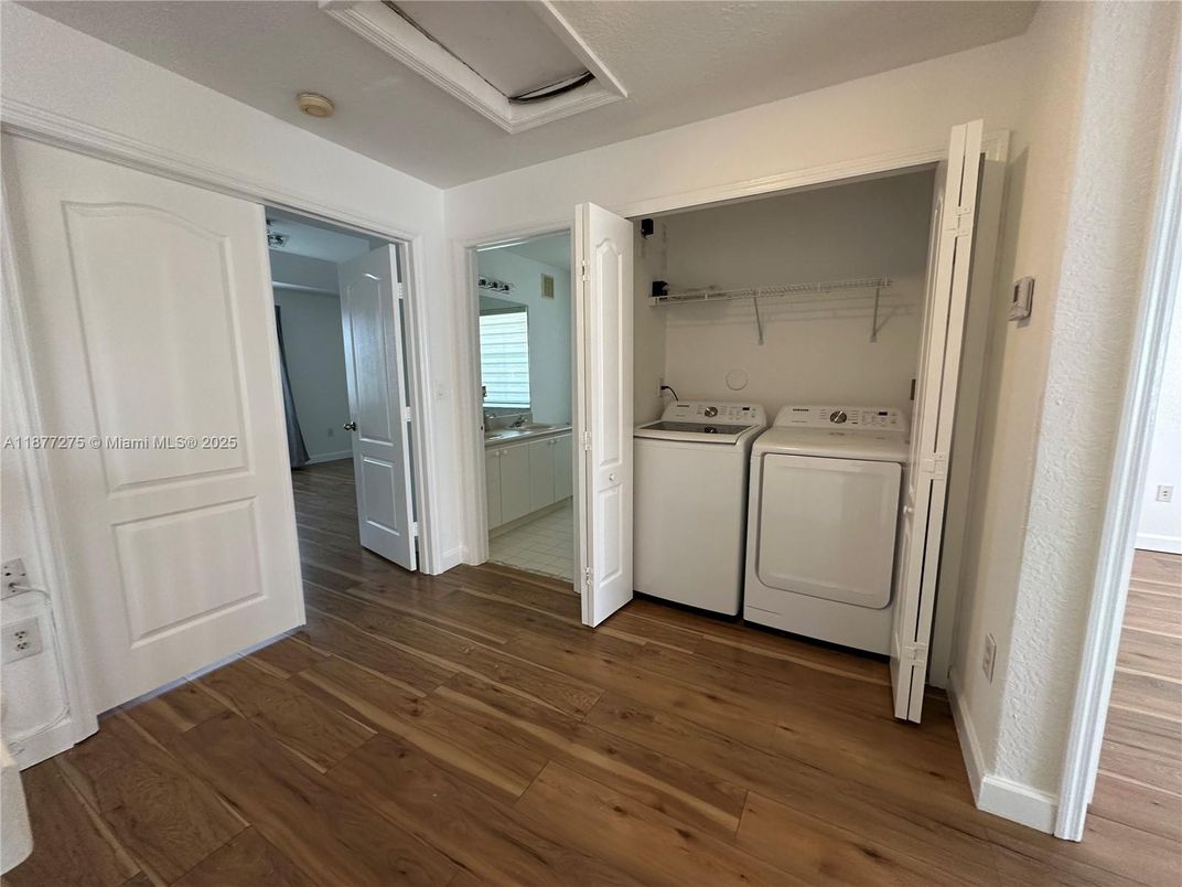 Interior, Utility Closets, Washer, Wood Texture Flooring