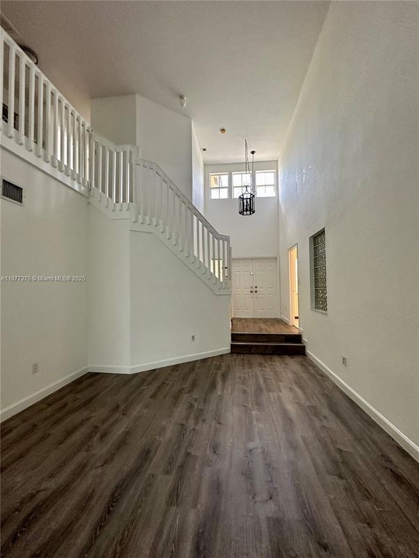 Interior, Pendant Lights, Wood Texture Flooring