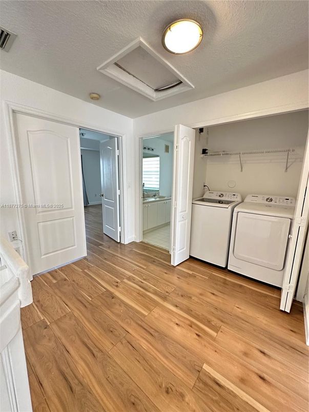 Interior, Utility Closets, Washer, Wood Texture Flooring