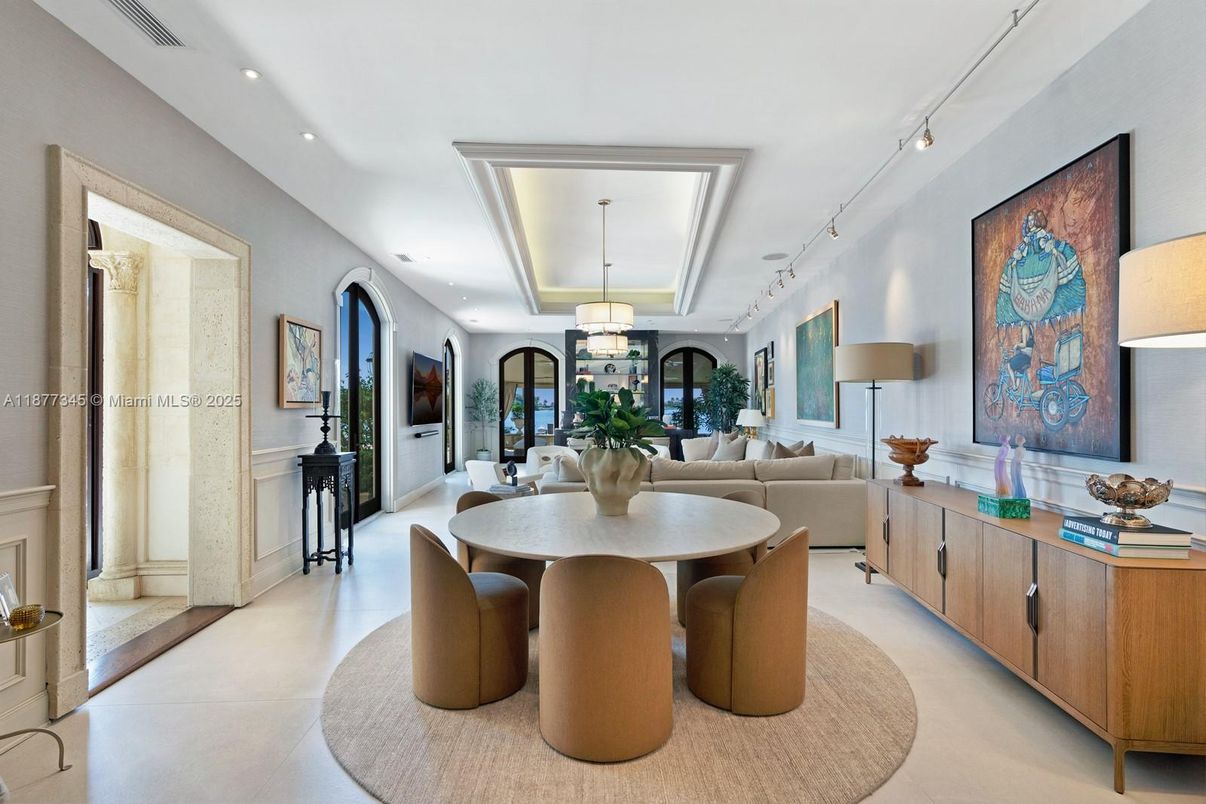 Dining room, Interior, Living room, Pendant Lights, Recessed Lighting