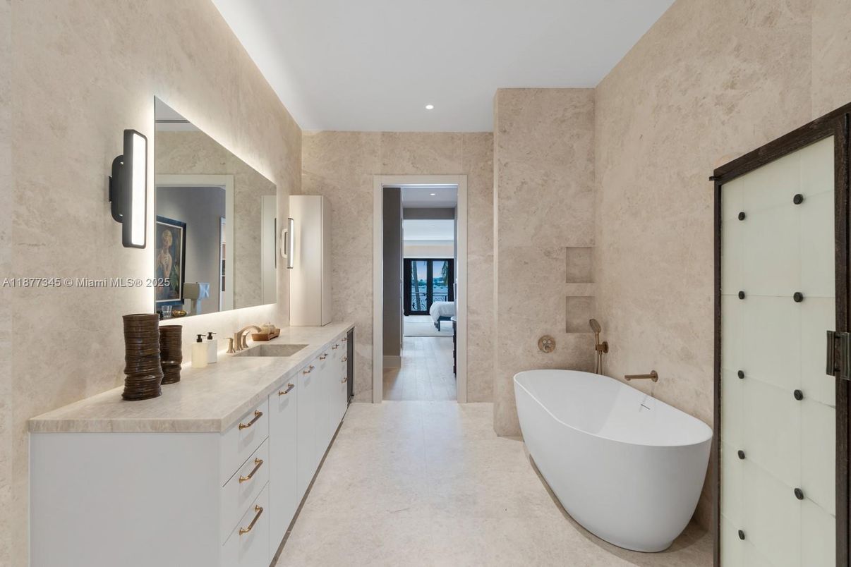 Bathroom, Dual Sink Vanities, Free Standing Baths, Interior, Recessed Lighting