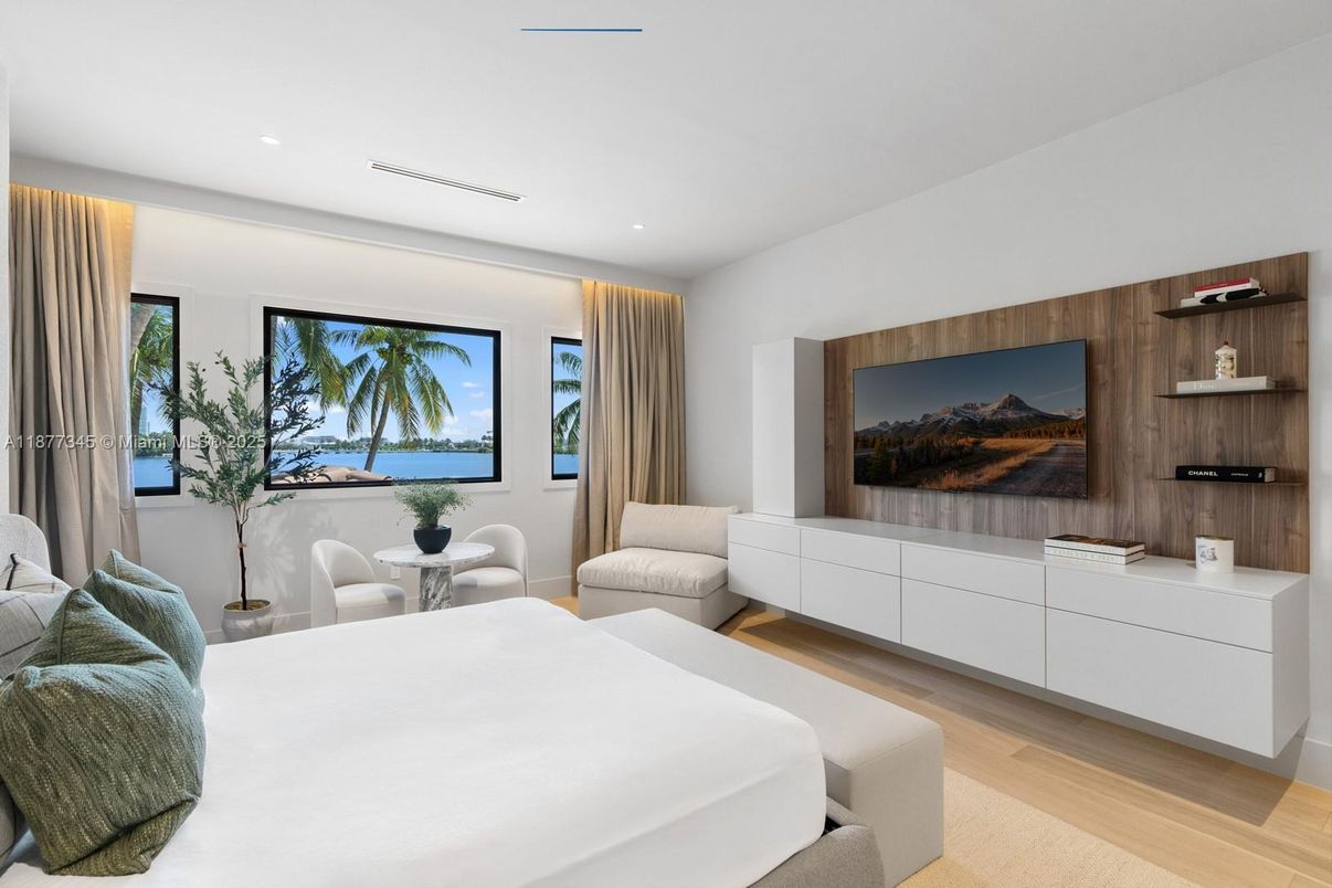 Bedroom, Interior, Recessed Lighting, Water, Wood Texture Flooring