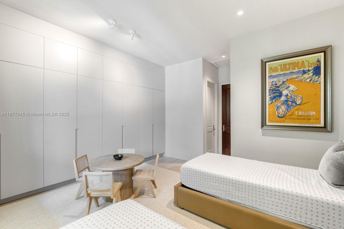 Bedroom, Dining room, Interior, Recessed Lighting