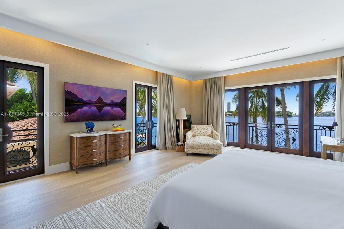 Bedroom, Interior, Recessed Lighting, Water, Wood Texture Flooring