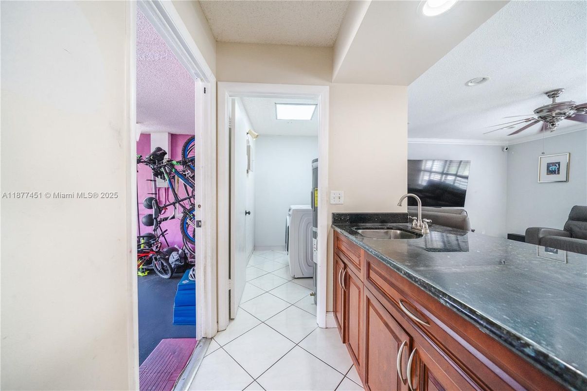 Interior, Kitchen, Recessed Lighting, Washer