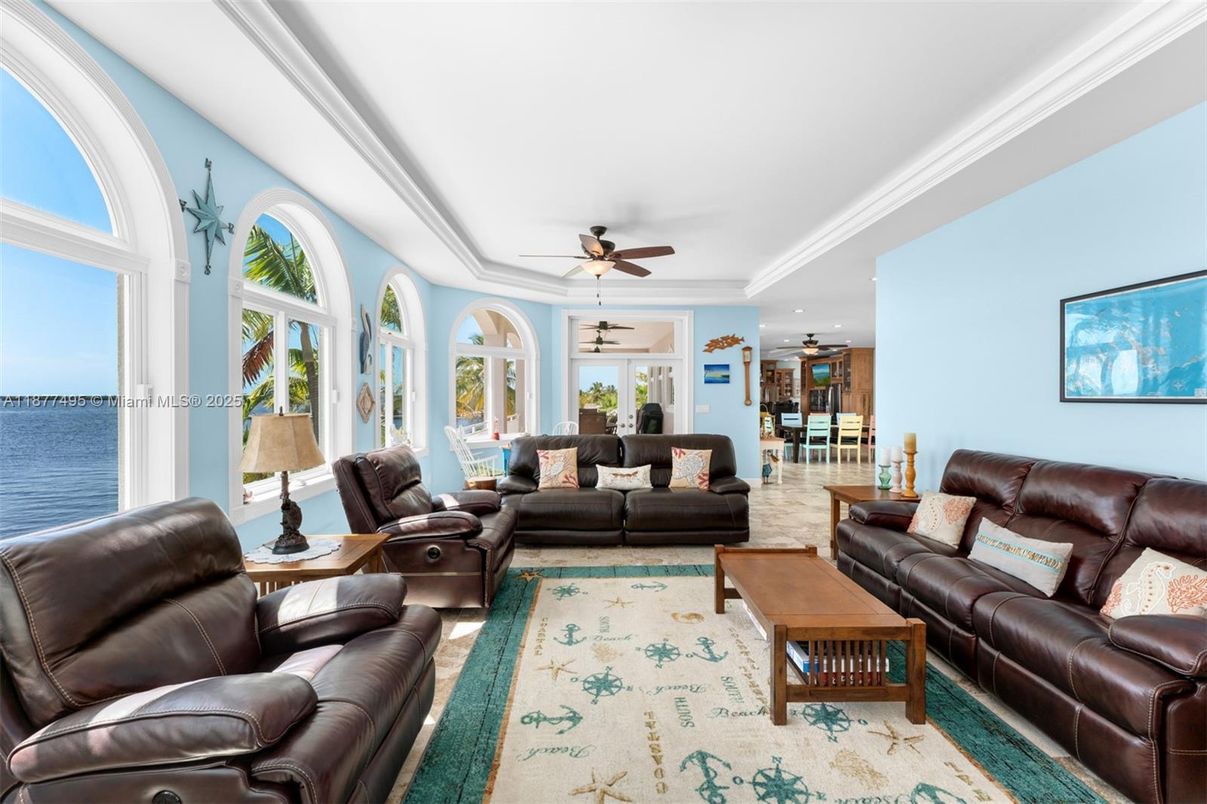 Interior, Living room, Water