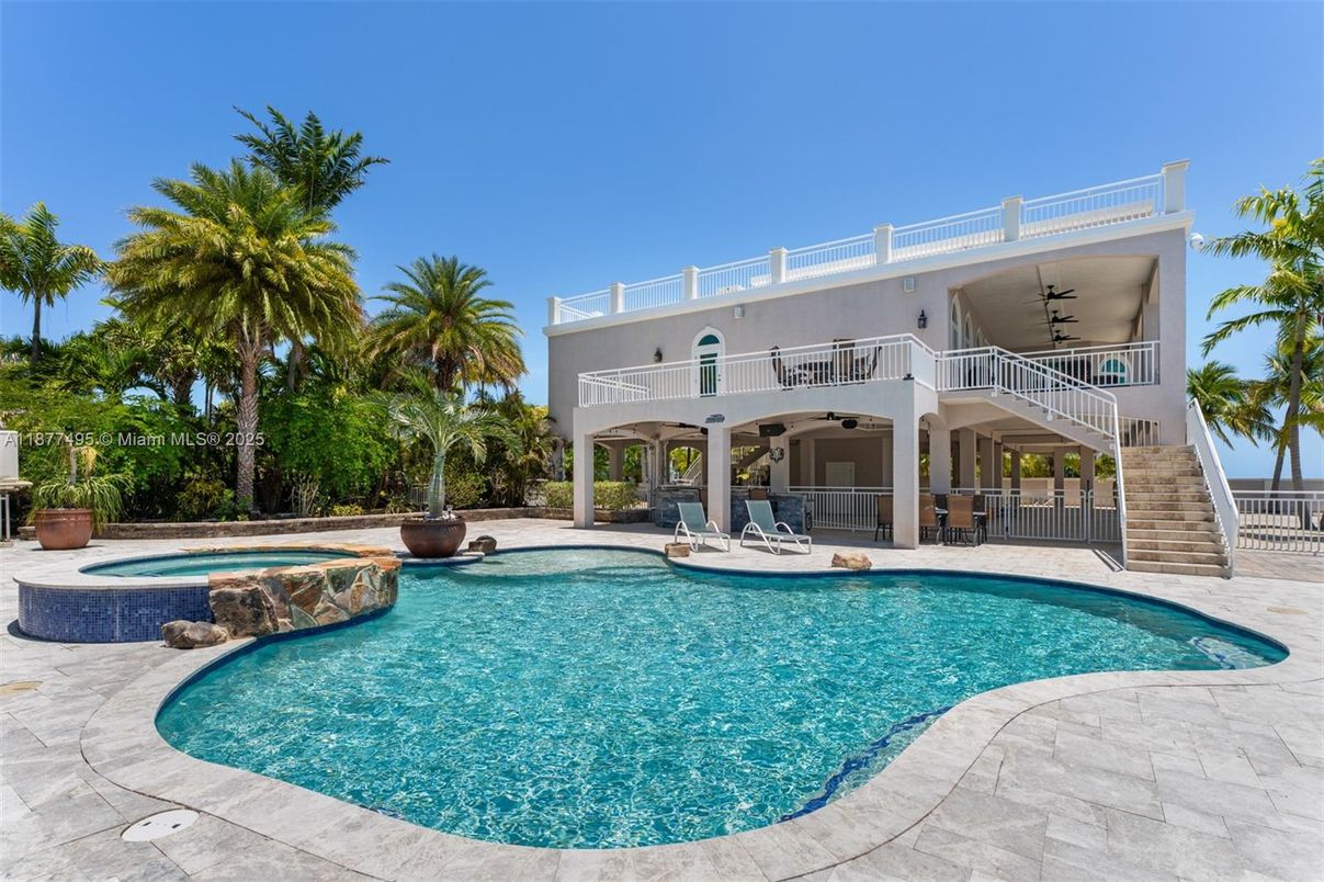 Exterior, Pool