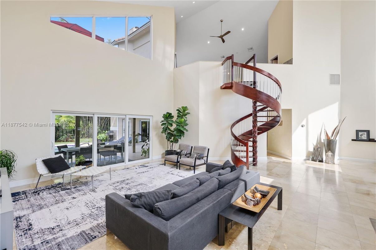 Interior, Living room, Pendant Lights, Recessed Lighting