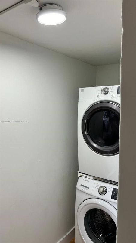 Interior, Recessed Lighting, Utility Closets, Washer